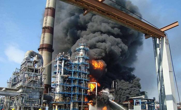 Which Factors Typically Lead To Explosions In Oil And Gas Refineries